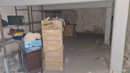 En Venta En Ciudad Jardin Local Sobre Plaza Plate; 76m2 En La Planta Baja; Mas 40m2 De Subsuelo. F: 8554