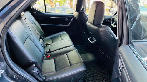 Toyota Hilux SW4 2.7 SRV 7 LUGARES 4X2 16V