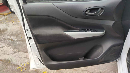 Nissan NP300 2.4 Doble Cabina Se Aa Pack Seg Mt