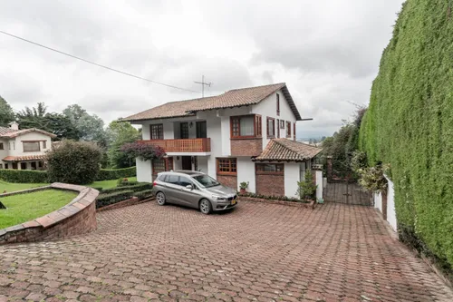 Casa En Venta En Provenza. Cod V8583