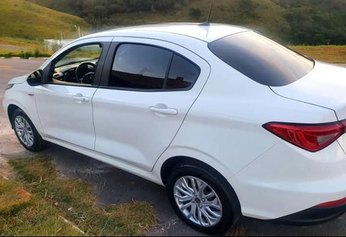 Fiat Cronos 1.3 Drive Flex 4p