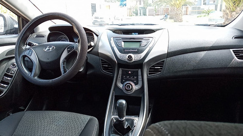 Hyundai Elantra 2013 (version Gl)