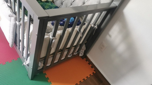 Cuna Gris. Convertible A Cama Matrimonial (Usado)