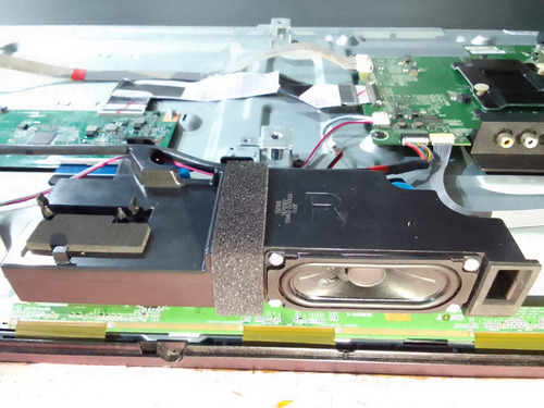 Bocinas De Smart Tv Hisense 58 (Usado)
