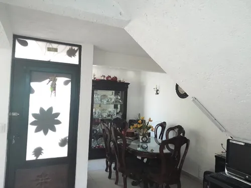 Casa En Venta, Col. Moderna, Excelente Mantenimiento.