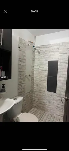 Casa De 3 Pisos 4 Habitaciones En Total, Primer Piso Indepen