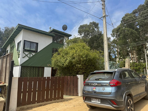 Casa En Arriendo De 4 Dorm. 3 Baños Y Estac. En Algarrobo