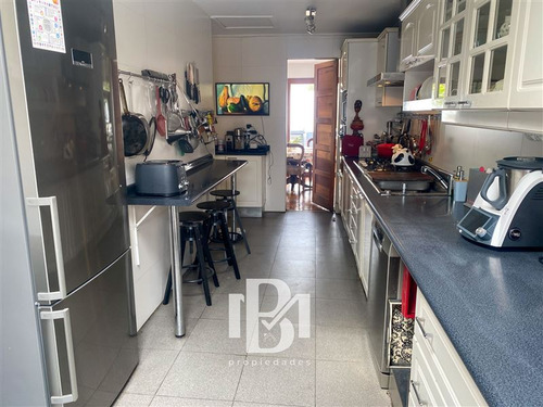 Casa En Venta De 4 Dorm. En Las Condes