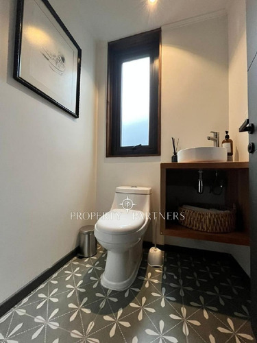 Hermosa Casa En Arriendo, En Condominio