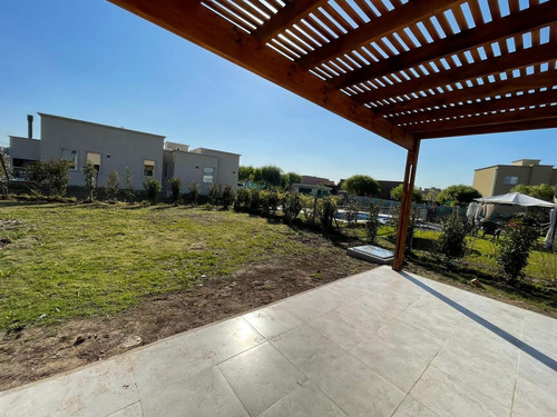 Imagen 20 de 21 de Casa De 4 Ambientes En Venta En San Ramiro, Pilar Del Este.