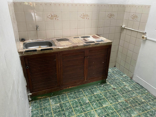Local Comercial + Apartamento, Av. Agraciada Y Bv. Artigas