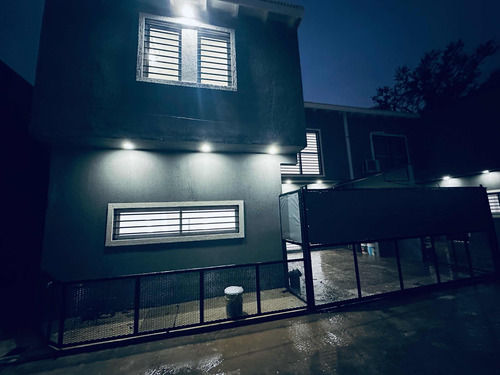 Complejo 4 Duplex + 2 Galpones En Temperley C/renta