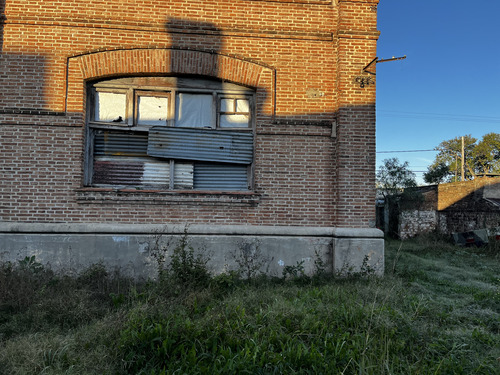 Vendo Histórico Edificio En Basavilbaso, Entre Ríos.