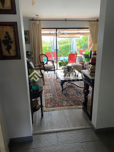 Casa En Venta De 4 Dorm. En La Florida