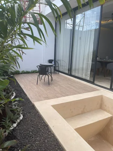Casa De 3 Rec. En Privada Con Paneles Solares, Cerca De Altabrisa. Boreana