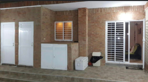 Imagen 1 de 15 de Townhouse En Tucacas, Estado Falcón