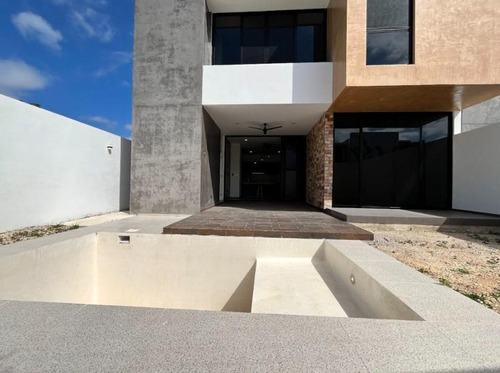 Venta De Casa Residencial De Lujo En Temozón Norte, Mérida