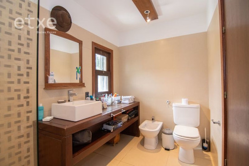 Casa En Venta De 4 Dormitorios En Carrasco