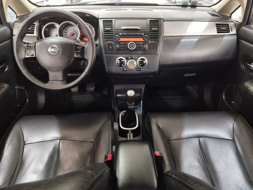 Nissan Tiida 1.8 Sl Flex 5p