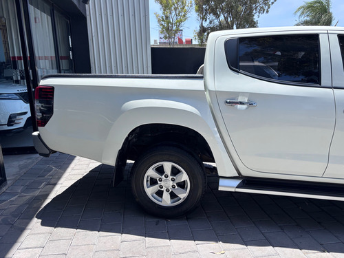 Mitsubishi L200 2.4 Cabina Doble 4x2 Mt