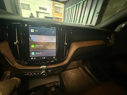 Volvo XC60 2.0 T8 Plus