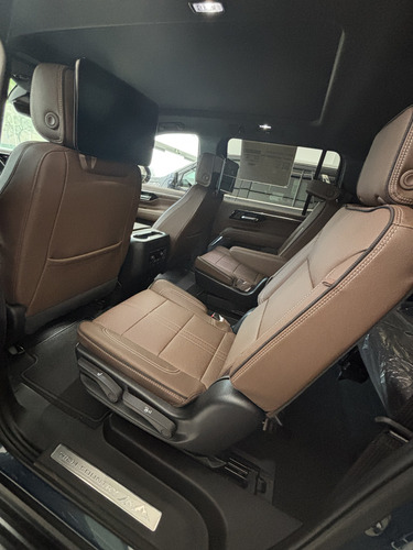 Chevrolet Suburban 5.3 High Country 4X4 At