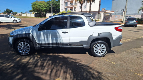 Fiat Strada 1.8 16v Adventure Cab. Dupla Flex 3p