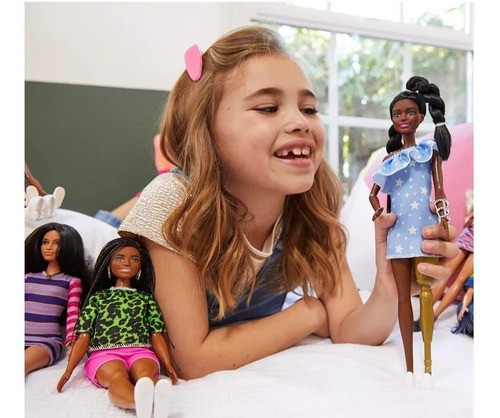 Imagem 6 de 7 de Barbie Fashionista 146 Negra Perna Protética Ms