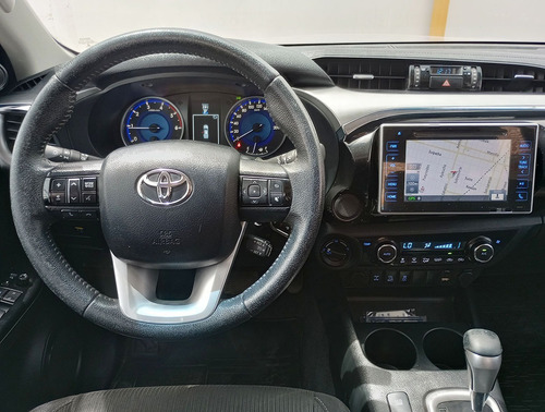 Imagen 17 de 19 de Toyota Hilux 2.8 Srv 4x4 Aut. 2016
