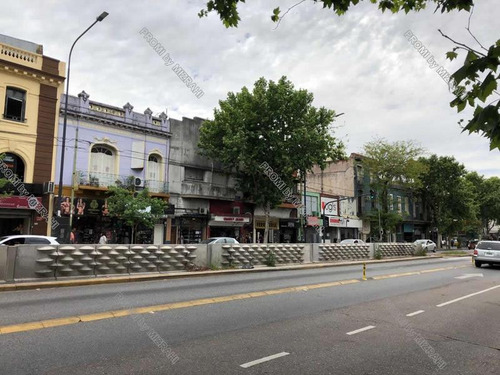 Venta Local En Paternal - Cuadra Altamente Transitada Con Excelente Renta