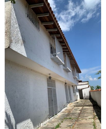Se Vende Casa 550m2 5h+s/4.5b+s/4p La Boyera 1211