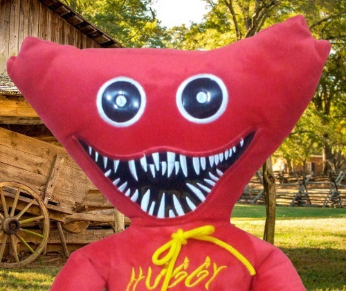 Imagen 3 de 3 de Peluche Huggy Wuggy Rojo - Poppy Playtime