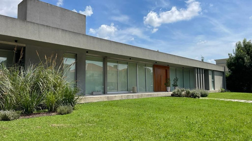 Impresionante Casa En Venta En  Barrio Privado Valdevez