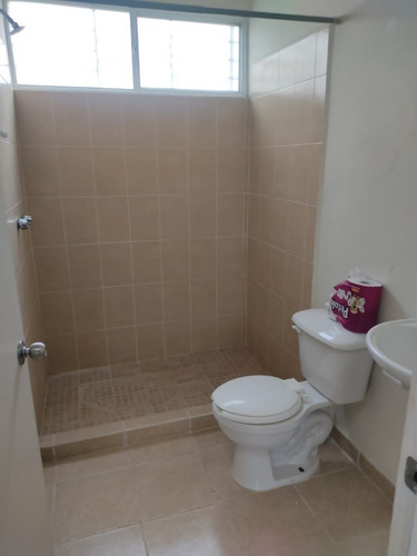 Imagen 13 de 19 de Casa En Renta Semi - Amueblada Fracc. Privado. Ciudad Del Sol Qro.