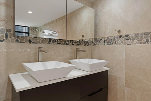 Departamento En Venta Ubicado En 2301 Collins Ave, Miami, Florida