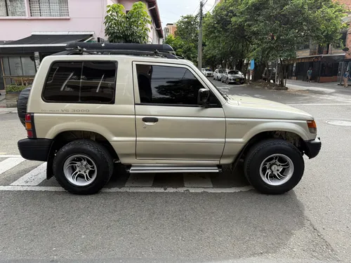 Mitsubishi Montero 3.0 V13