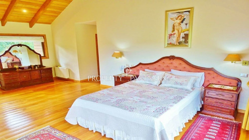 Imagen 30 de 30 de Gran Casa En Pucón, Con 400 Mt De Orilla De Río.