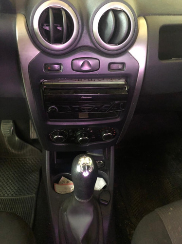 Imagem 4 de 8 de Renault Logan 2012 1.0 16v Expression Hi-flex 4p
