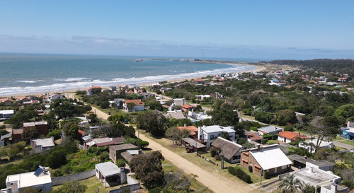 Inmobiliaria Costa Azul Vende Un Complejo De 4 Apartamento Muy Bien Ubicados A 150mtrs De La Playa En La Zona De La Aguada La Paloma Rocha