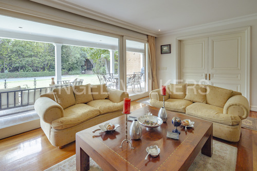 Casa Con Amplio Jardín En El Huinganal