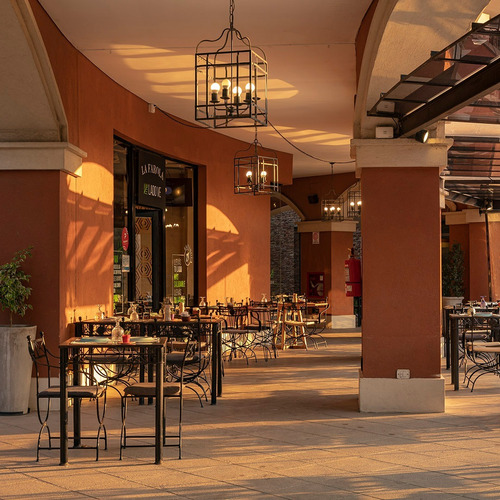Tu Local En Pueblo Caamaño, Pilar Centro Comercial A Metros De Panamericana Ramal Pilar, Rodeado De Barrios Privados Y Clubes. ¡la Ubicación Perfecta Para Tu Negocio!
