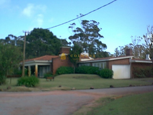Casa En Solanas De 4 Dormitorios A Metros De La Playa. Consulte!!!!!!!!!!!!- Ref: 2346
