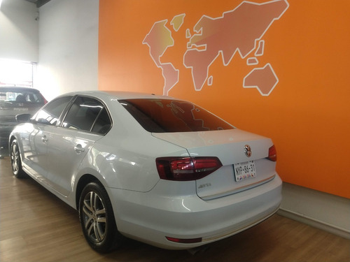 Imagen 6 de 11 de Jetta Mkvi Trendline Automatico Plata Blanco 2017