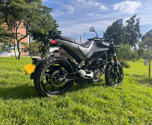 Imagen 8 de 25 de Husqvarna Svartpilen 200 2022