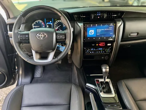Toyota Fortuner 2.4 Diésel Sr 4X2