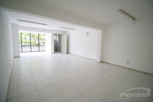 Sala Comercial No Bairro Ponta Aguda, Com Aproximadamente 61 M² Contendo 1 Banheiro E 1 Vaga De Garagem. - 3572264l