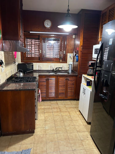 Excelente Chalet: Carlos Casares N° 1621, Victoria.