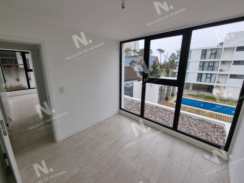 Imagen 11 de 17 de Vende Apartamento De 2 Dormitorios En Playa Mansa, Punta Del Este. Con Parrillero - Punta Del Este Mansa