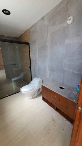 Estrena Casa En Real De Juriquilla, Enorme Jardín, 3 Recamaras, 3.5 Baños, Lujo