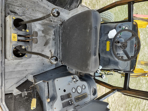 Imagen 14 de 15 de Retroexcavadora Jcb 214e 4x2 C/extensión Y Bote Frontal 4en1